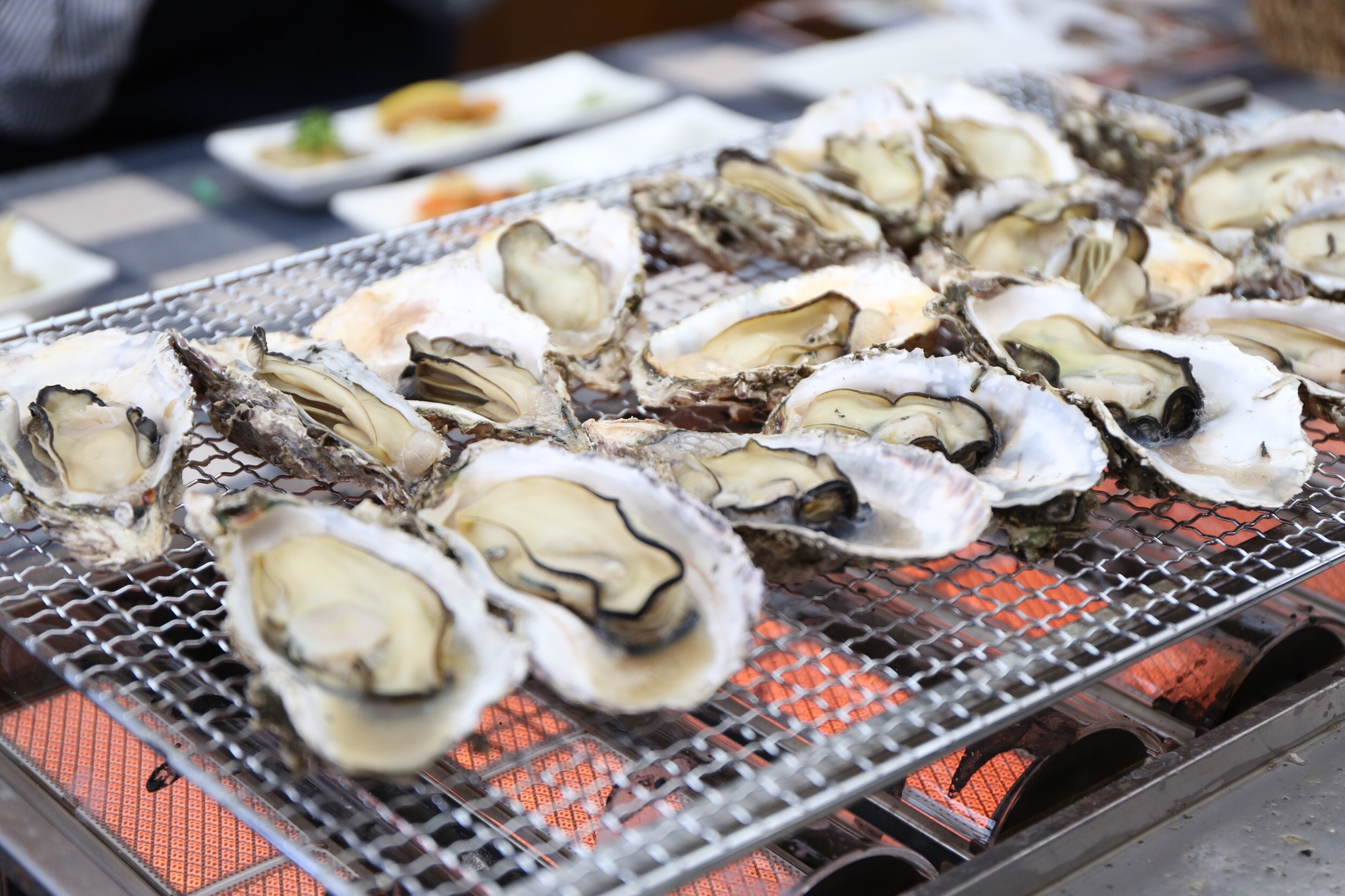 0037_海湖館焼き牡蠣メイン.jpg