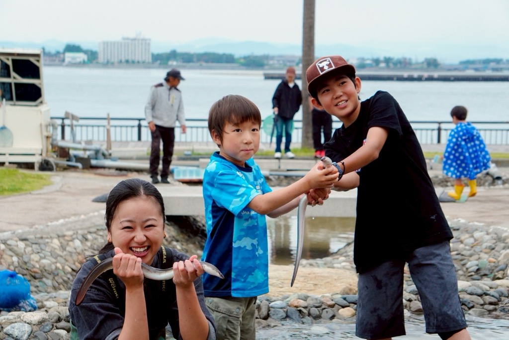 うなぎつかみ体験